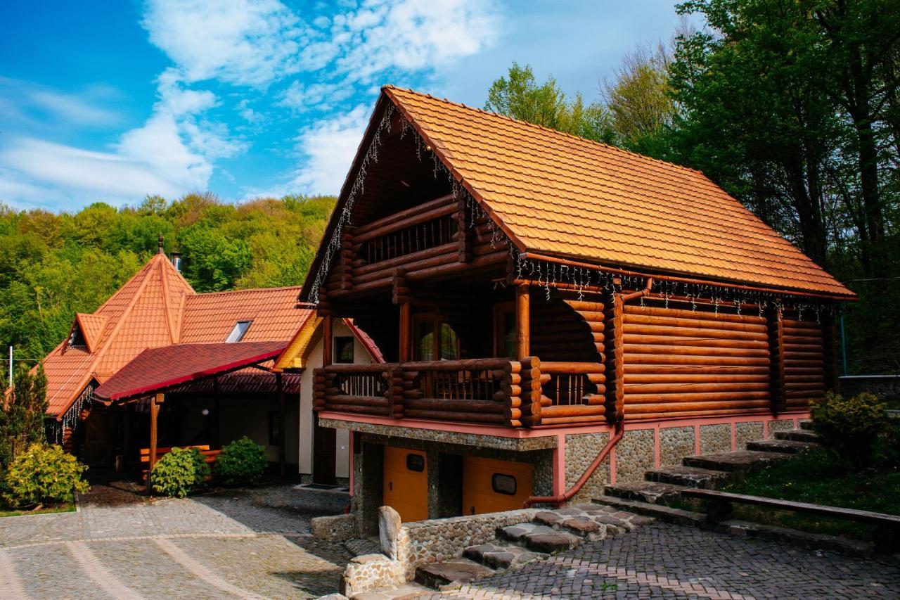 Hotel Toursit Complex Polyana Kvasova Exterior foto